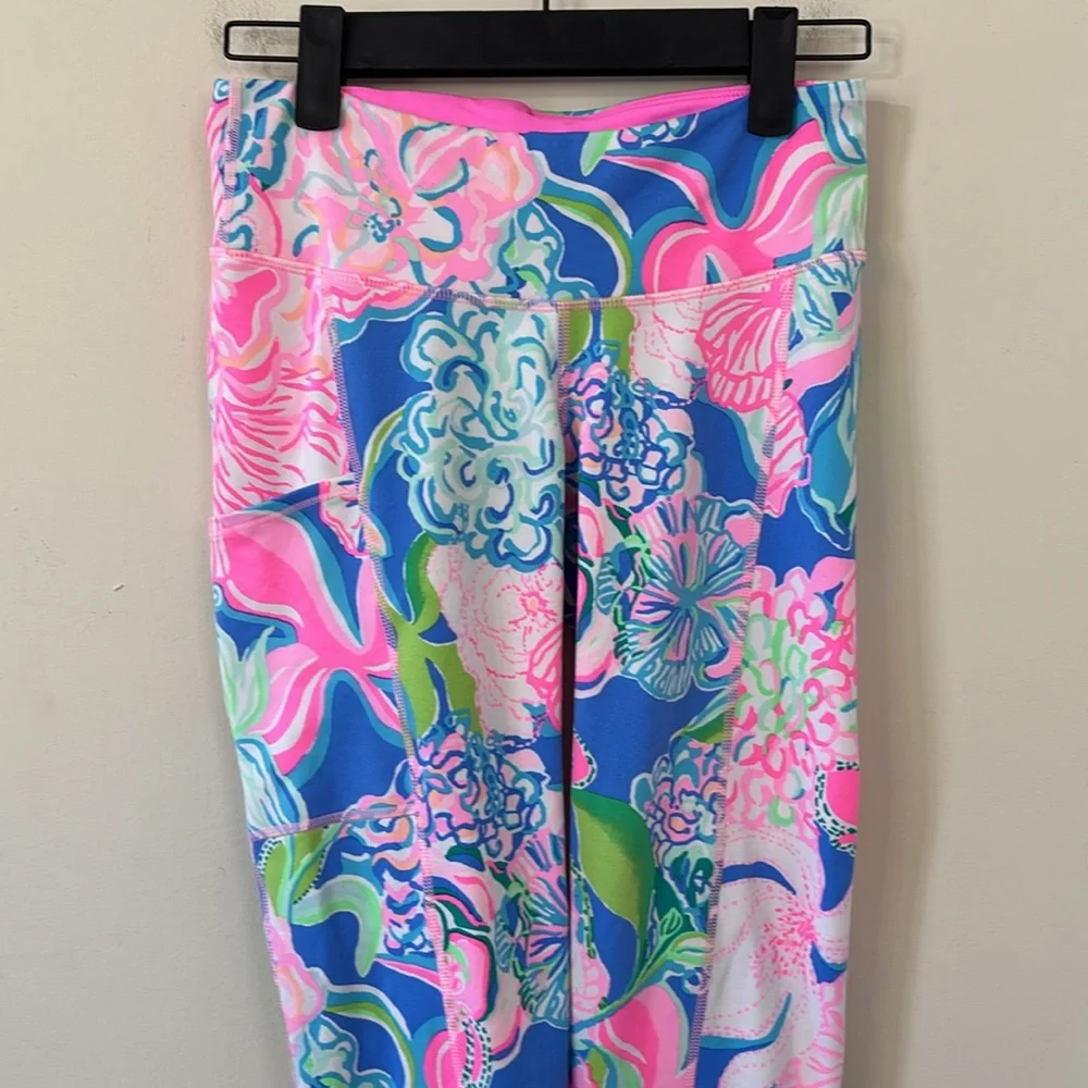 Lilly Pulitzer Luxletic Weekender Midi UPF 50+ Multi Peony For Your Thoughts XS - Picture 3 of 11